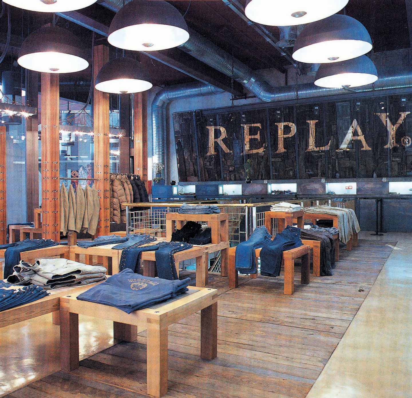 Studio Leone - Projects - Replay Flagship Store - Milano